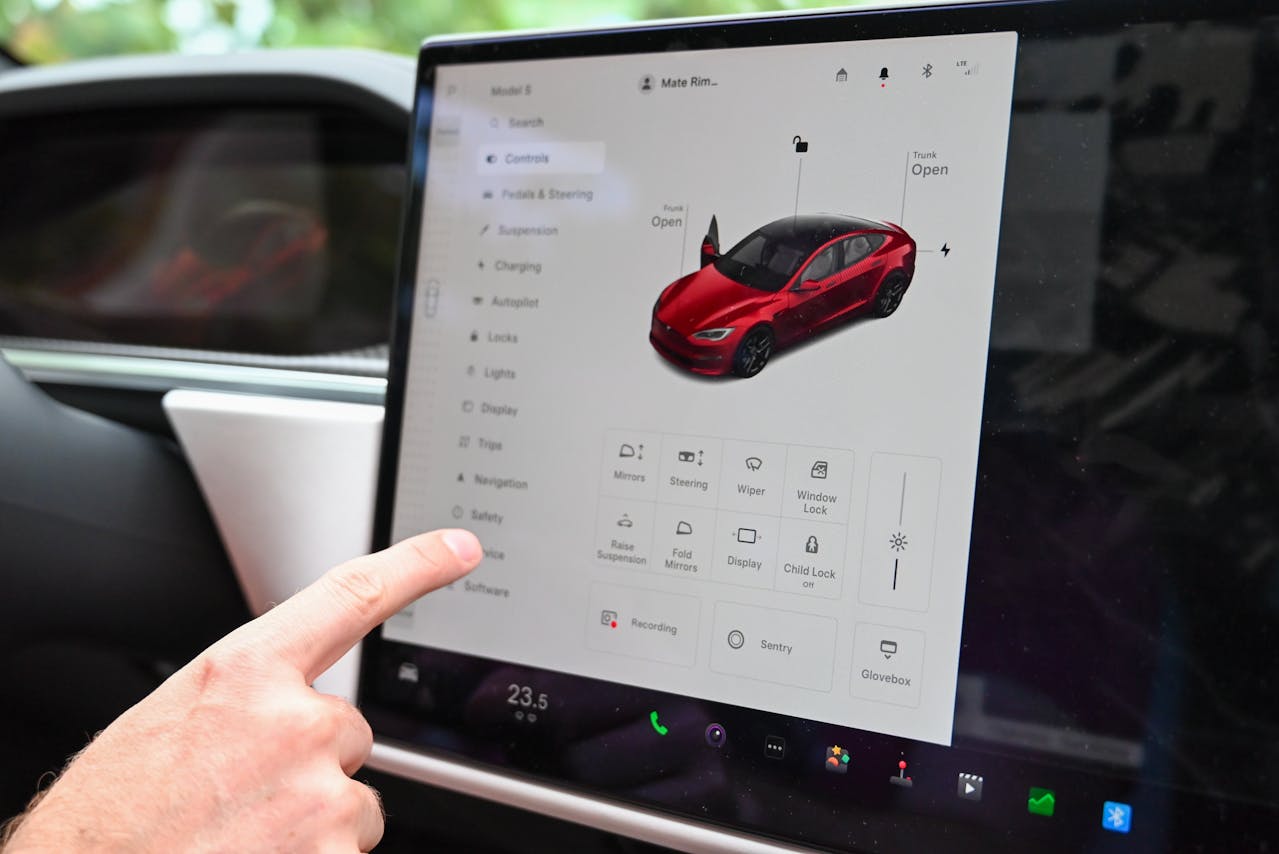 5 Best Practices for Programmatic DOOH in Automotive Advertising
