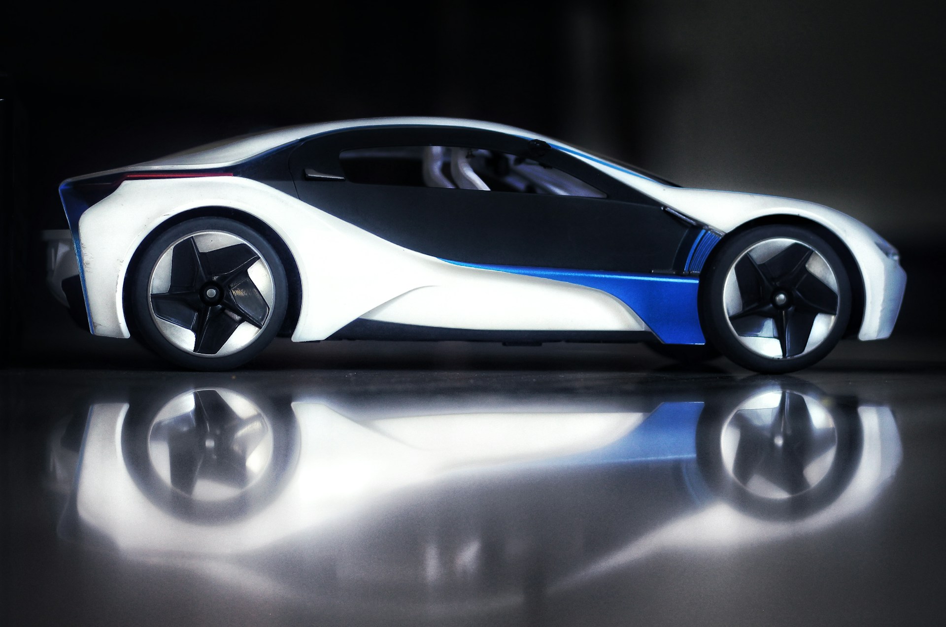 15 Digital Retailing and Online Car Buying Statistics in 2026